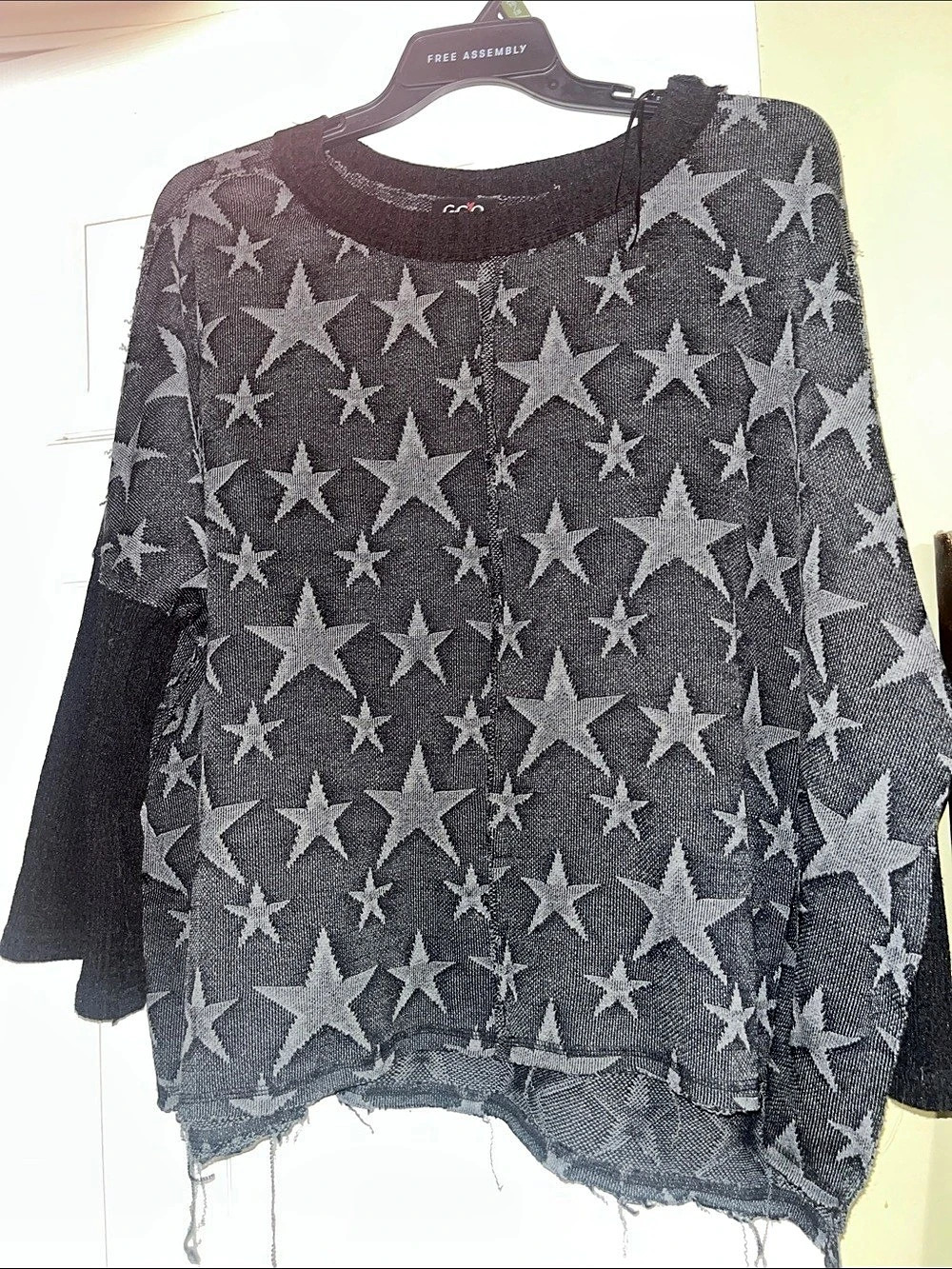 Gigio Star Print Long Sleeve Top in Black & Gray